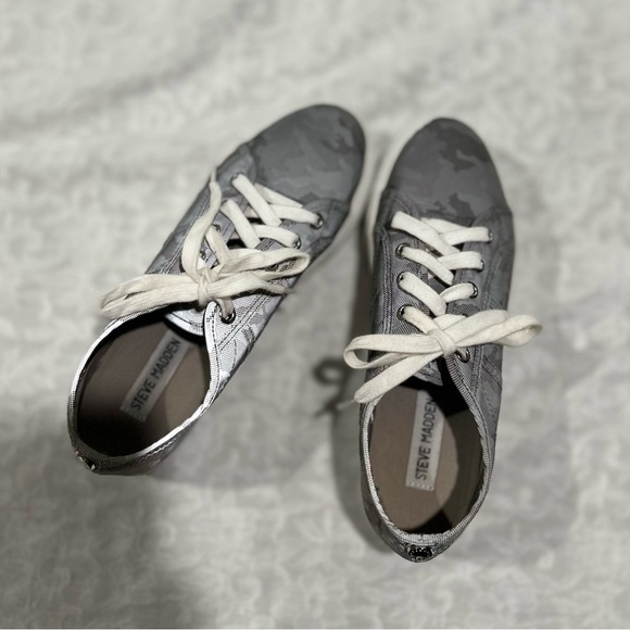 Steve Madden Womens Emmi Platform Camouflage Lace Up Gray Sneaker ShoesSize 7 - Picture 3 of 7